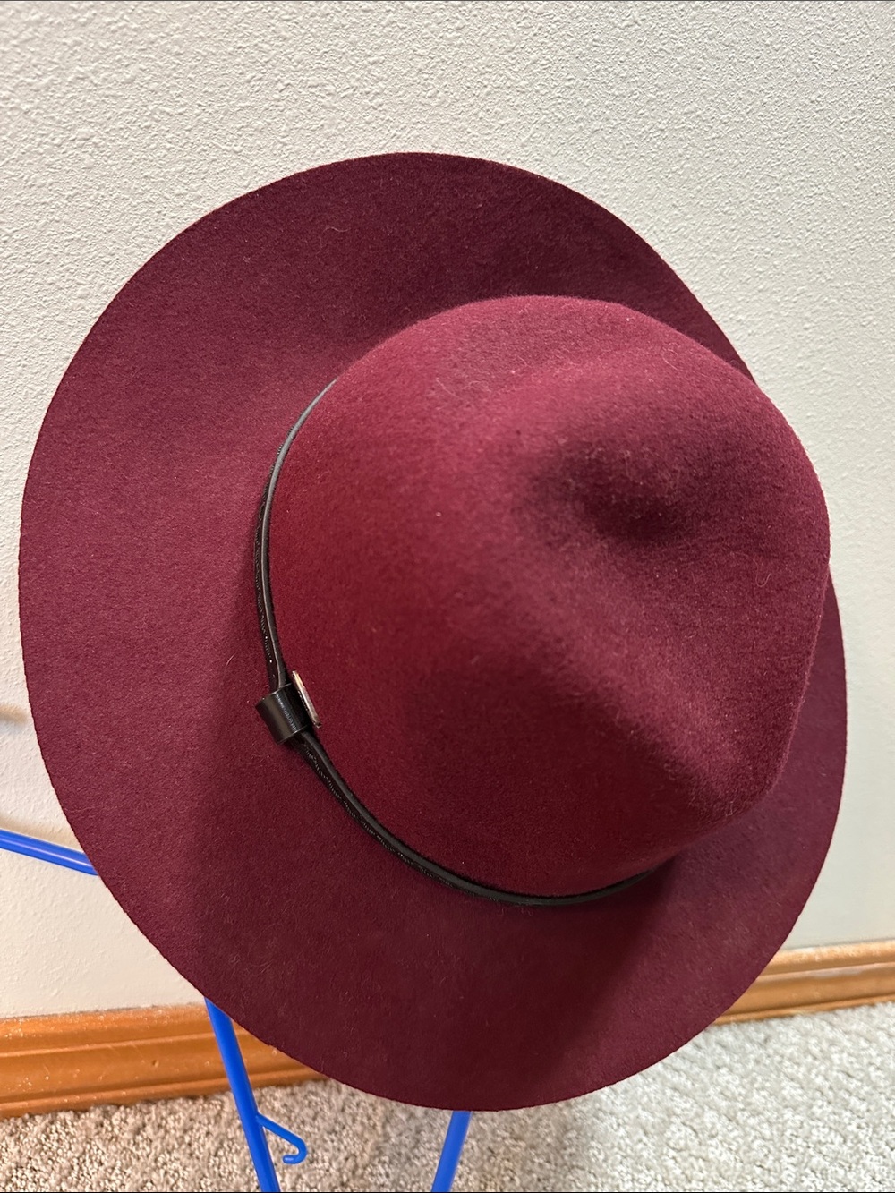 Women's Wide Brim Felt Fedora Hat in Burgundy with Black Band